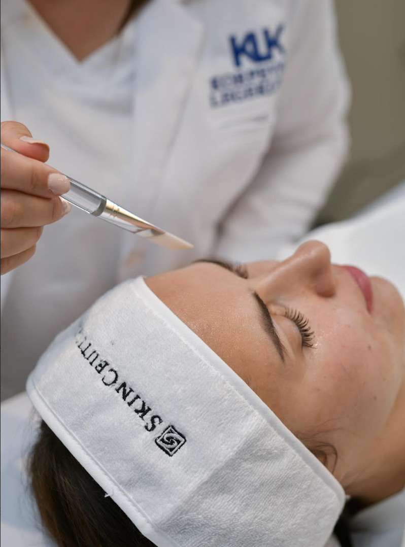 SkinCeuticals medisinsk peeling behandling - Profesjonell hudpleie